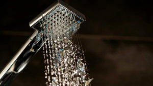 Termoacumulador inteligente ou esquentador: qual poupa mais na fatura da EDP