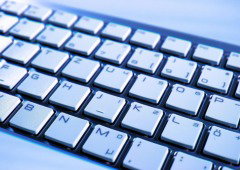 Como limpar o teclado: os passos certos para o livrar de pó, migalhas e gordura