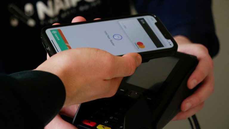Esquece os cartões: Ativa o contactless no teu telemóvel