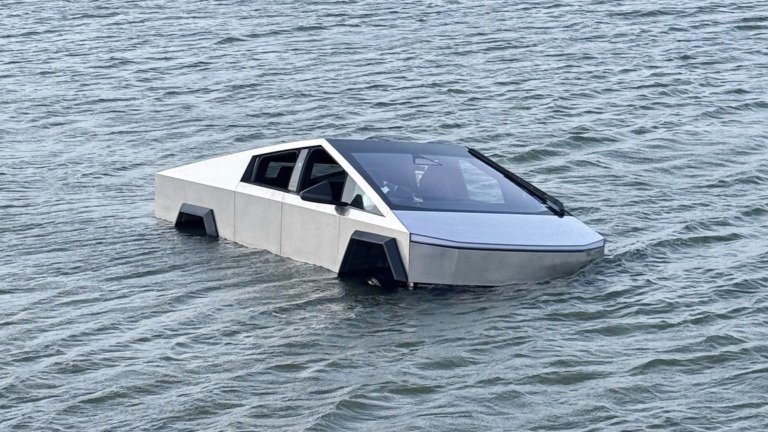 Condutor testa Tesla Cybertruck como barco e acaba detido pela polícia