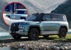 Condutor usa um BYD Yangwang U8 em plena inundação e este foi o resultado