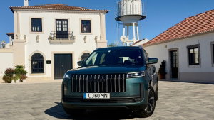 Conduzimos o Jaecoo 5 híbrido: autonomia e preço impressionam