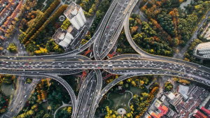 Conduzir na via do meio ou esquerda dá multa? Código da Estrada é claro
