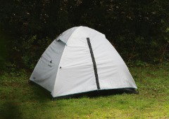 Decathlon tem um gadget barato que vai salvar as tuas noites no campismo