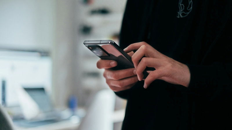 DIGI faz tremer mercado: MEO e NOS baixam preços do telemóvel ilimitado