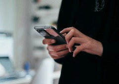 DIGI faz tremer mercado: MEO e NOS baixam preços do telemóvel ilimitado