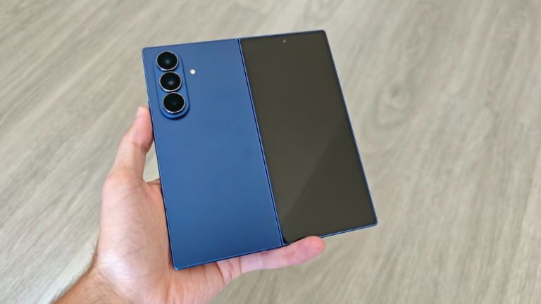 Dobraram o Galaxy Z Fold7 200 mil vezes. Não vais acreditar no que falhou