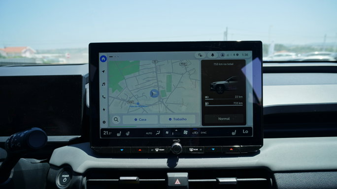 RAV4_interior_ecra