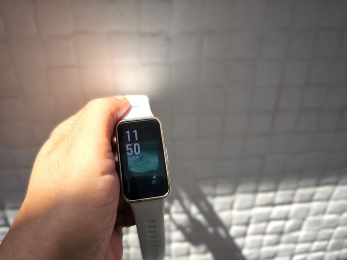 Huawei Band 9 ao sol