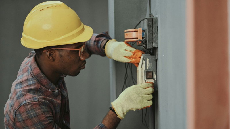 Eletricidade vai faltar este domingo em Portugal. Vê a lista de locais e horas