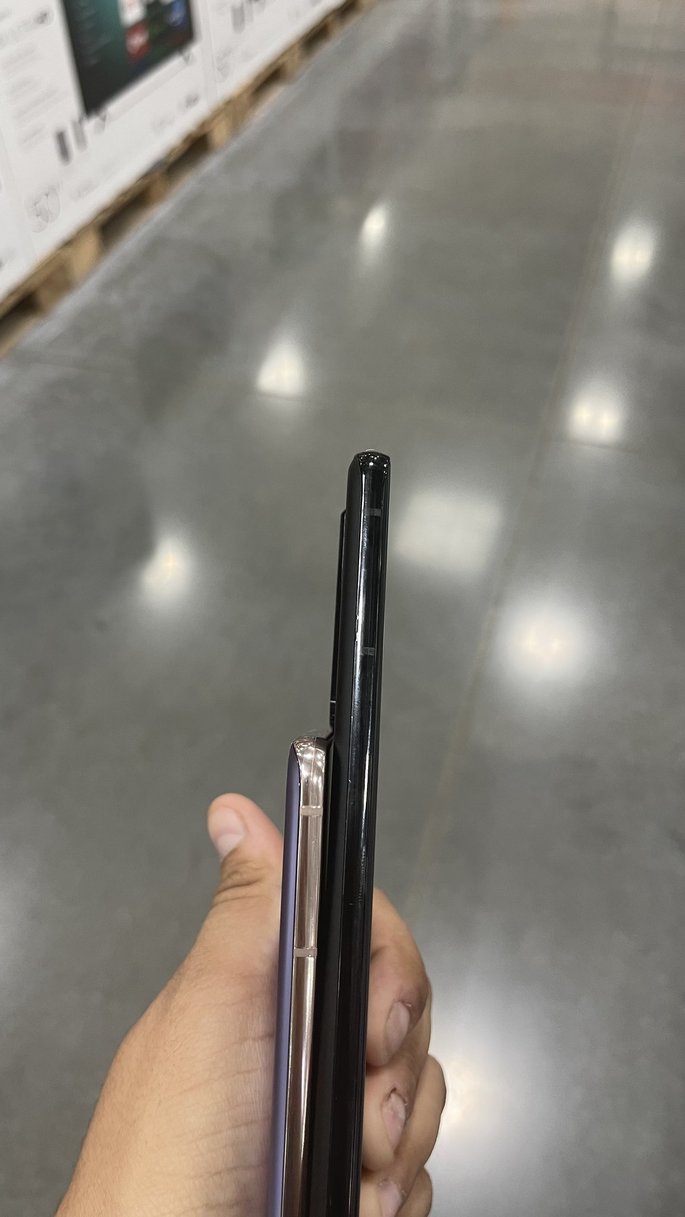 Samsung Galaxy S21 Ultra é bastante espesso