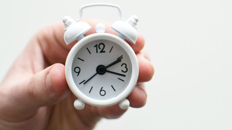 Espanha quer acabar com a mudança da hora. O que isso significa para ti