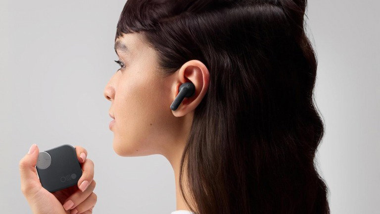 Esquece os AirPods Pro: estes auriculares de 60€ têm o cancelamento de ruído que precisas