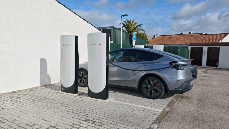 Está escolhido o próximo local para os Superchargers da Tesla em Portugal