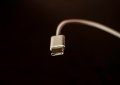 Estás a usar bem o teu USB-C? 5 super-poderes deste cabo que (quase) ninguém conhece