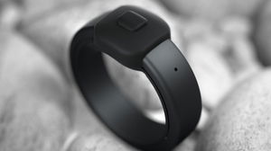 Este anel inteligente faz algo totalmente diferente e pode ser mesmo o que procuras