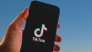 Este botão do TikTok pode revelar que viste o perfil de alguém. Como evitar