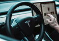 Este carro da Tesla acaba de ser eleito como o mais seguro do mundo