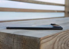 Este é o ano dos smartphones mais finos. Mas há uma batota