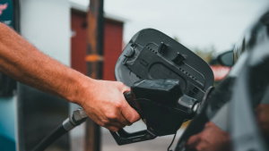 Este erro que tantos condutores cometem na bomba de gasolina pode sair muito caro