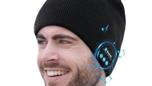 Este gorro toca a tua música e nem 15€ custa. E podes comprar em Portugal