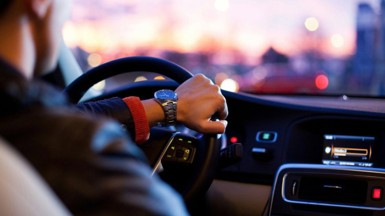 Este hábito ao volante dá multa até 1250€ e é fácil de cometer