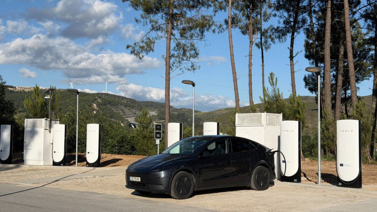 Este mapa diz os preços de todos os Superchargers da Tesla em tempo real
