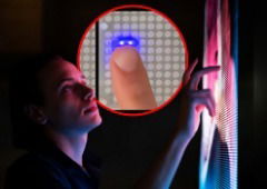 Este novo ecrã permite sentir as imagens com os dedos e parece ficção científica