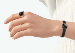 Este smart ring transforma-se em smartwatch e pode ser usado das duas formas