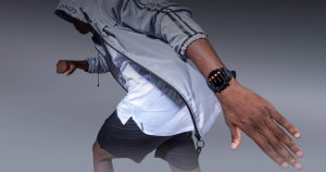 Este smartwatch com Google Wear OS está com um desconto imperdível​​​​​​​