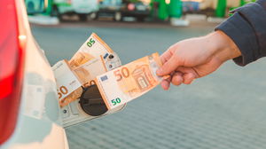 Estes dois truques simples ajudam a poupar imenso combustível todos os meses