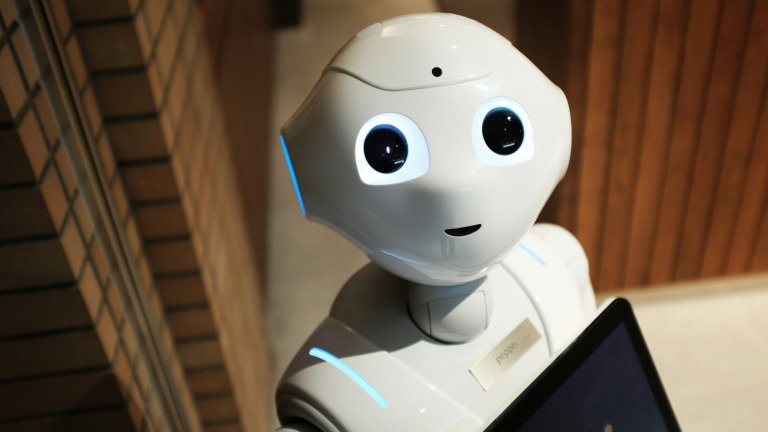 Estou farto de robots nos apoios ao cliente. Onde é que as marcas esconderam os humanos?