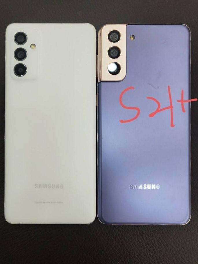 Galaxy A82 ao lado do Galaxy S21+