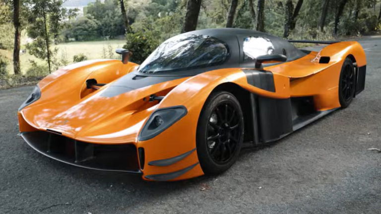 Foi revelado o interior do 1º supercarro "made in" Portugal. Vê aqui as imagens