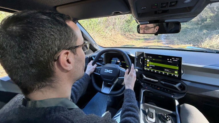 Fomos a França testar o segredo da Dacia para dominar 2026