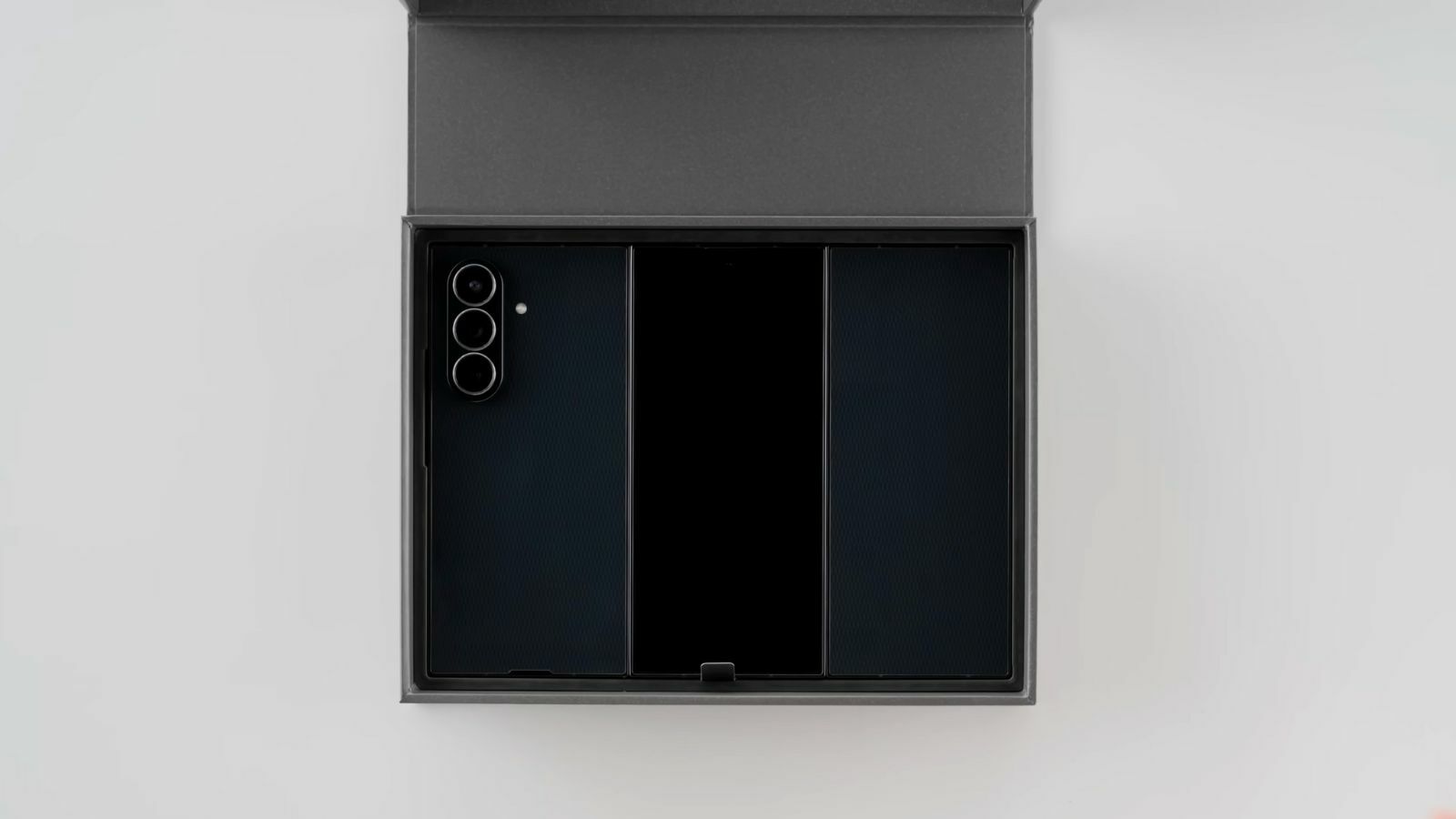 Galaxy Z TriFold unboxing