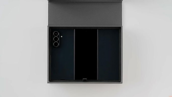 Galaxy Z TriFold unboxing