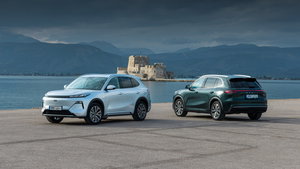 Geely entra em Portugal com dois SUVs eletrificados