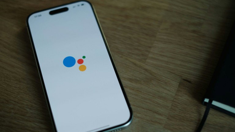 Google Assistant acaba em setembro: o que muda no telemóvel, no relógio e no carro