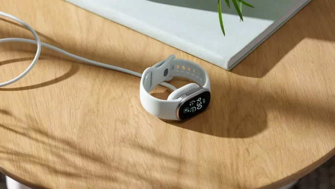 Google Fitbit Edge chega a Portugal com ecr&atilde; OLED e GPS mais preciso