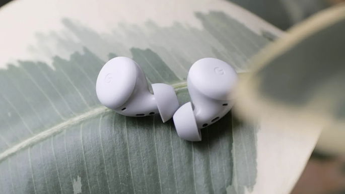 Google Pixel Buds em branco