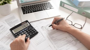 Governo anuncia nova descida do IRS para 2027
