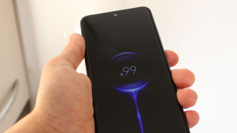 Grande estudo revela finalmente se carregamento rápido prejudica bateria dos telemóveis (resultado é surpreendente)