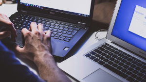 Guia home office seguro: 5 passos simples para blindar a tua internet contra piratas