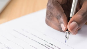 Há uma forma legal de sair de um contrato com NOS, MEO e Vodafone antes do tempo e sem custos
