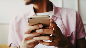 Há uma nova trend no WhatsApp: grupos em que podes apenas assobiar