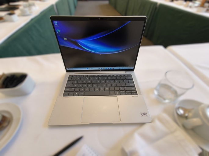 HP Elite 1000 G11