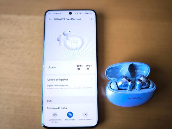 Huawei FreeBuds 6i com aplicação