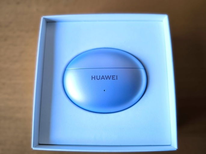Huawei FreeBuds 6i dentro da caixa