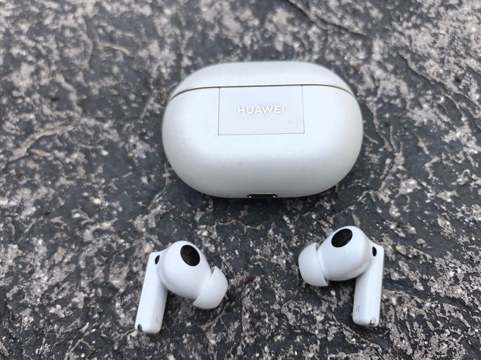 Huawei FreeBuds Pro 4 com base de carregamento